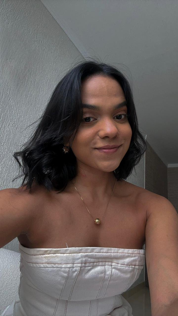 Letícia Fontes Pereira